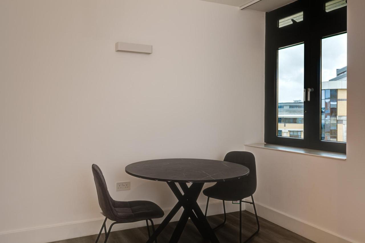 Charles Hope London Brentford Apartment Exterior photo